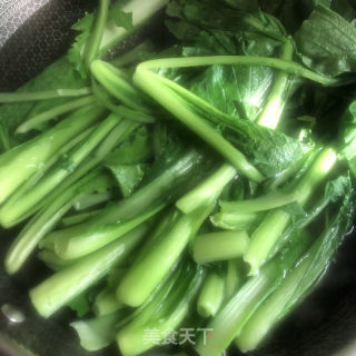 肘子肉熬小白菜的做法步骤：3