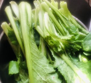 肘子肉熬小白菜的做法步骤：2