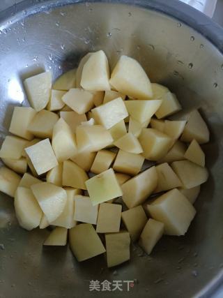 西红柿土豆炖牛腩的做法步骤：2