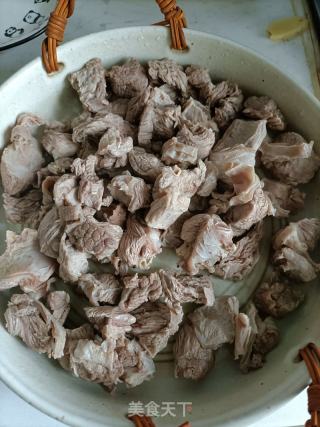 西红柿土豆炖牛腩的做法步骤：1