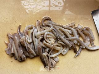 麻辣鱿鱼的做法步骤：2
