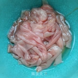 莴笋炒海肠的做法步骤：5