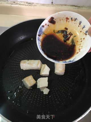 绿豆芽炒豆腐的做法步骤：3
