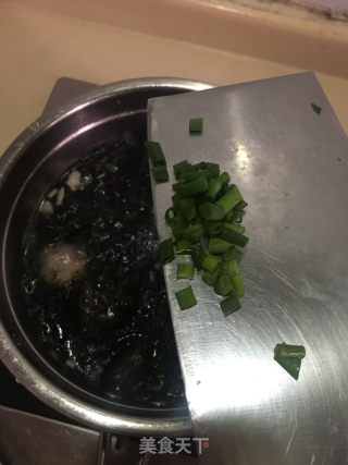 紫菜肉丸汤的做法步骤：6