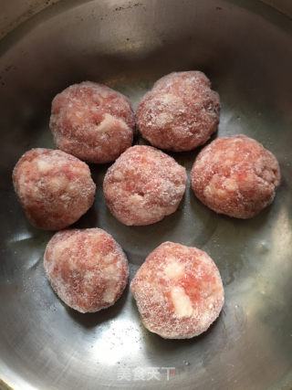紫菜肉丸汤的做法步骤：1