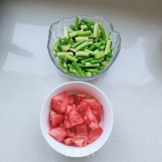 蒜薹烧豆腐的做法步骤：2
