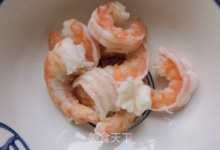 生菜木耳拌虾仁的做法步骤：2