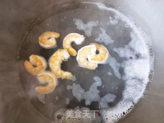 生菜木耳拌虾仁的做法步骤：1