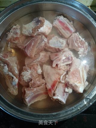 腌笃鲜的做法步骤：1