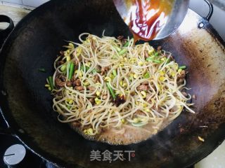 黄豆芽炒肉丝的做法步骤：7