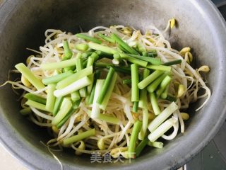 黄豆芽炒肉丝的做法步骤：1