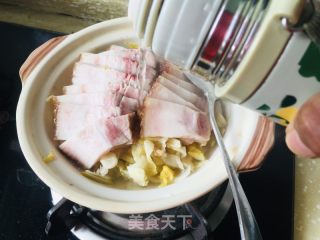 砂锅酸菜炖烧肉的做法步骤：4
