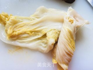 砂锅酸菜炖烧肉的做法步骤：2