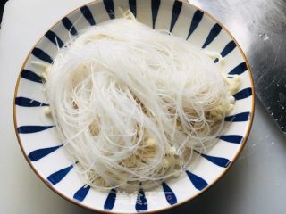 金针菇粉丝蒜蓉蒸扇贝的做法步骤：7