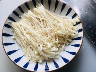 金针菇粉丝蒜蓉蒸扇贝的做法步骤：6