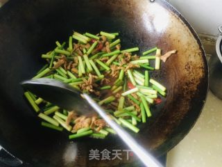 蒜苔生炒肉丝的做法步骤：10