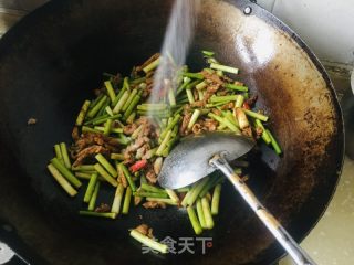 蒜苔生炒肉丝的做法步骤：8