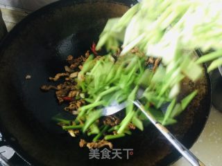 蒜苔生炒肉丝的做法步骤：7