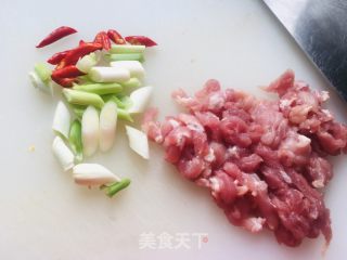 蒜苔生炒肉丝的做法步骤：3