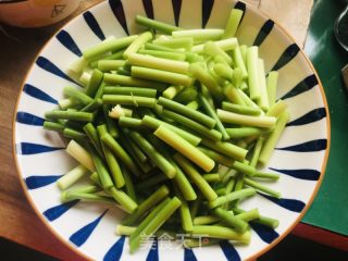 蒜苔生炒肉丝的做法步骤：2