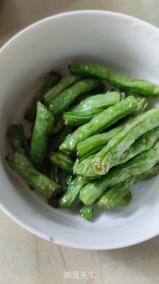 干煸四季豆的做法步骤：3