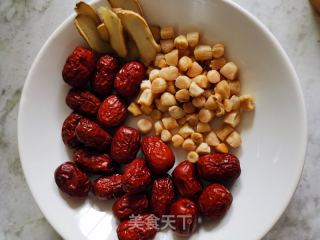 椰子干贝红枣鸡汤的做法步骤：2