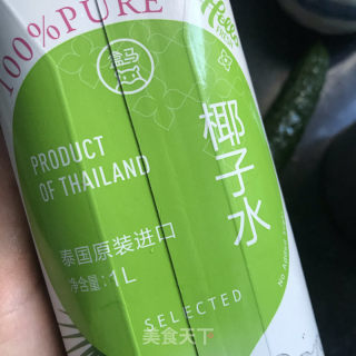 香蕉黄瓜椰子水的做法步骤：2