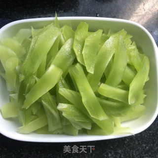 油鸡枞炒莴笋的做法步骤：4