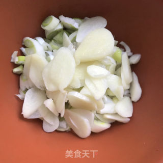 油鸡枞炒莴笋的做法步骤：2