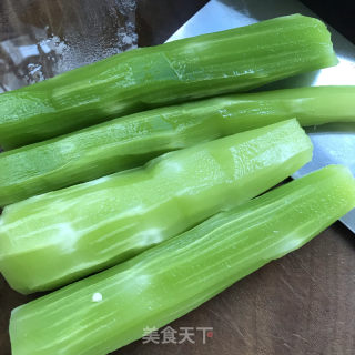 油鸡枞炒莴笋的做法步骤：1