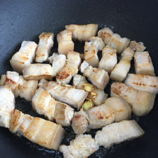 红茶枣香红烧肉的做法步骤：8