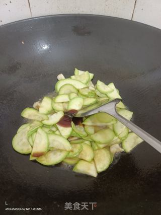 清炒西葫芦的做法步骤：4