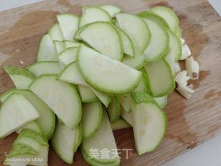 清炒西葫芦的做法步骤：2