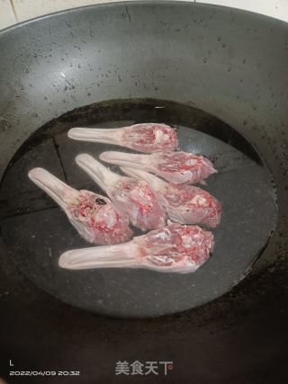 香酥鸭下巴的做法步骤：1