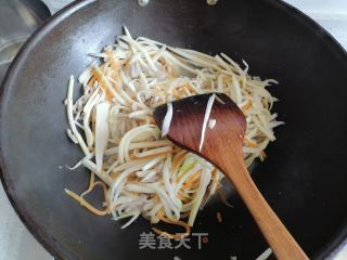 肉丝炒茭白的做法步骤：5