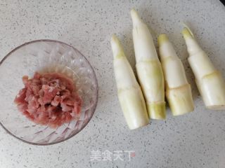 肉丝炒茭白的做法步骤：1