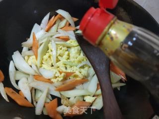 洋葱木耳炒鸡蛋的做法步骤：8