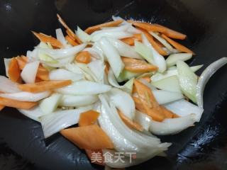 洋葱木耳炒鸡蛋的做法步骤：6