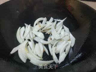 洋葱木耳炒鸡蛋的做法步骤：5