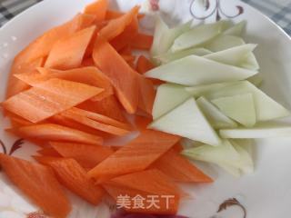 洋葱木耳炒鸡蛋的做法步骤：1