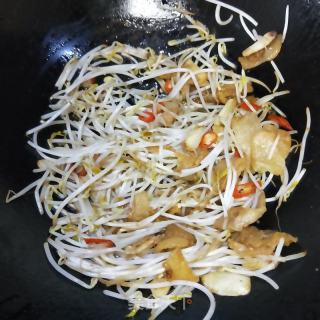 炝炒豆芽的做法步骤：8