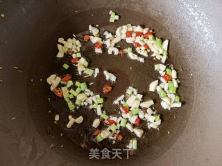 小米椒蒜蓉炒养心菜的做法步骤：5