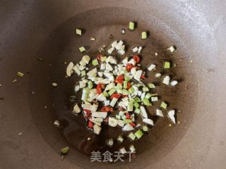 小米椒蒜蓉炒养心菜的做法步骤：4
