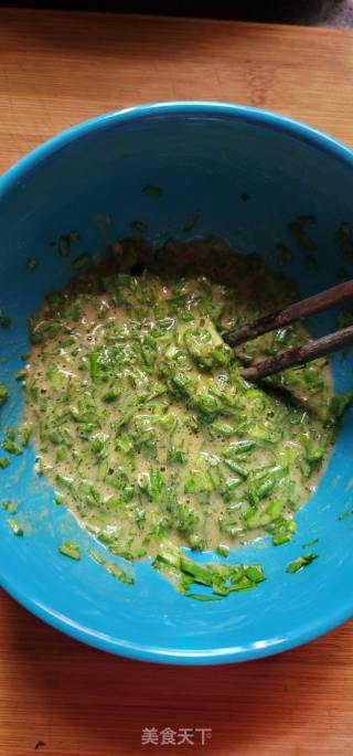 黑全麦粉韭菜鸡蛋饼的做法步骤：4