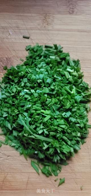 黑全麦粉韭菜鸡蛋饼的做法步骤：2