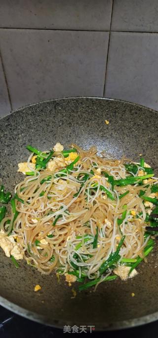韭菜豆芽炒粉条的做法步骤：6