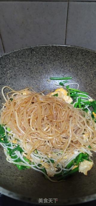 韭菜豆芽炒粉条的做法步骤：5