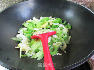 苦瓜炒双笋的做法步骤：9