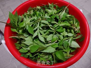 咸肉炒萌菜的做法步骤：1