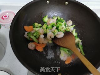 虾仁炒西兰花的做法步骤：6